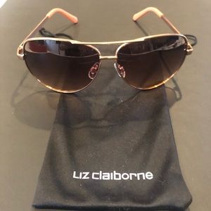 LIZ CLAIBORNE NWOT aviator sunglasses